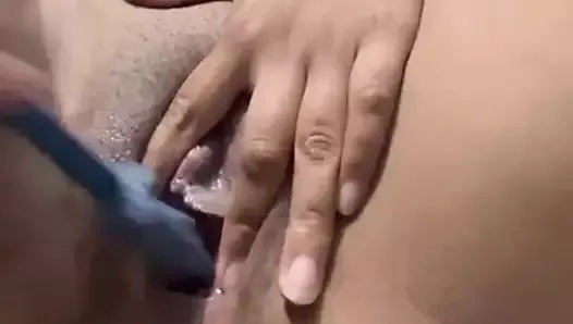 Indian collage girl inserting big things in her pussy