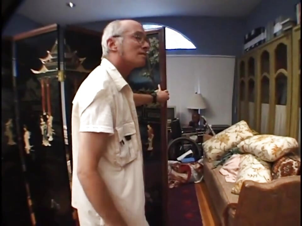 Old and young threesome milf fucking