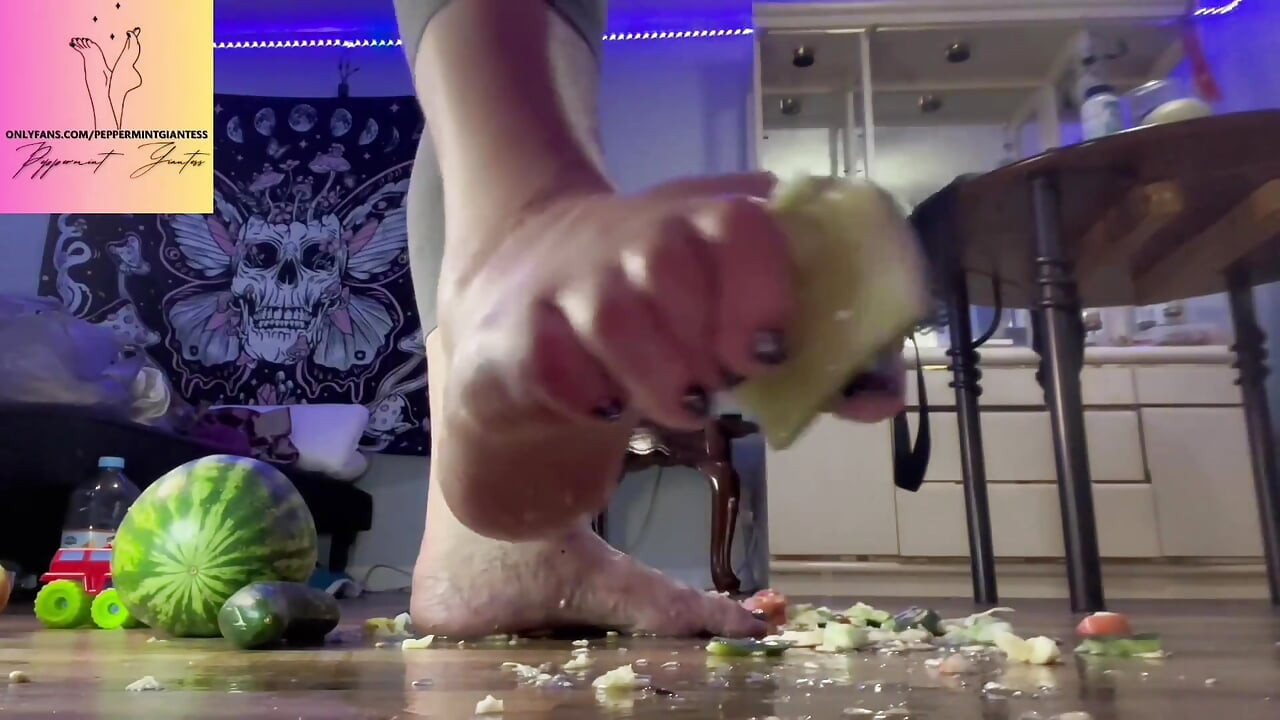 Size 16 Barefoot Fruit Crush Giantess Destruction