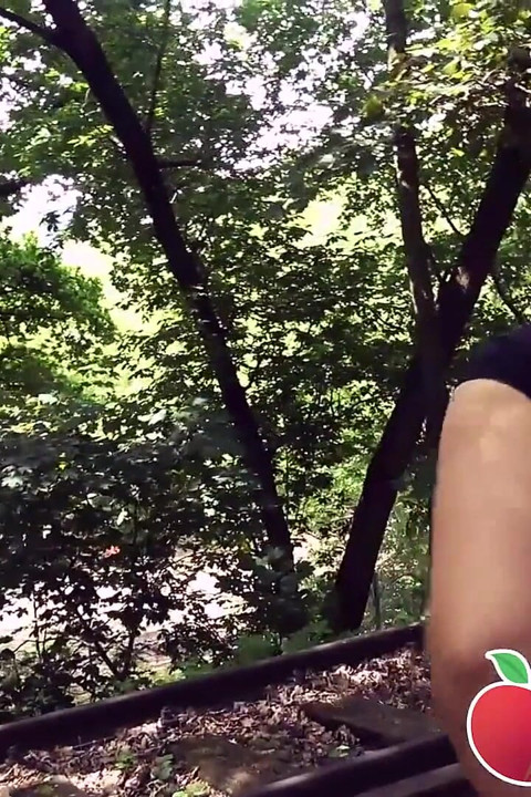 Η Γερμανίδα ξανθιά Tatjana Young ψωνίστηκε στο δρόμο και γαμήθηκε σε πάρκο της πόλης