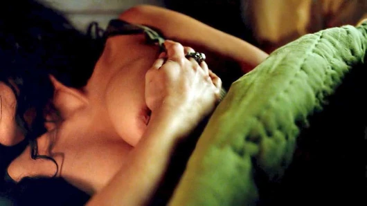 Jessica Parker Kennedy & Clara Paget Lesbian Scene