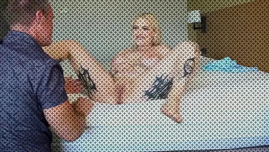 Mazikeen Synn - weiche seite der Goth-Schönheit mit viel älterem mann Dctrousersnake