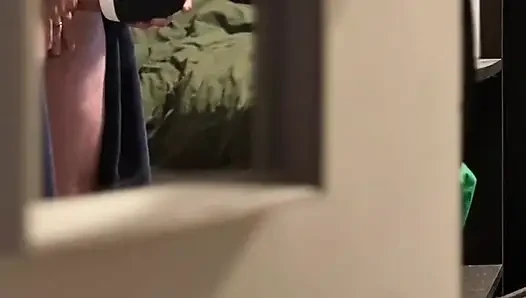 Oyuncağını kullanarak porno izlerken yakaladım