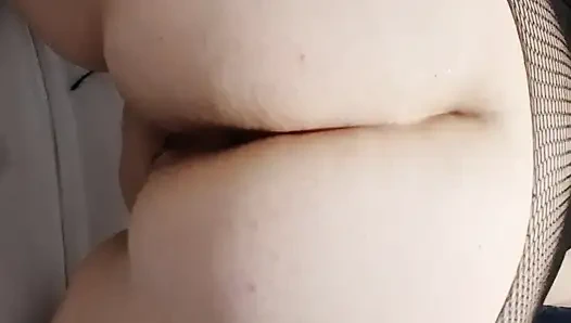 Pantatnya penuh dengan air mani panas