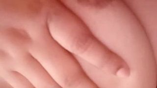 Muschi fingern und live große Titten zeigen