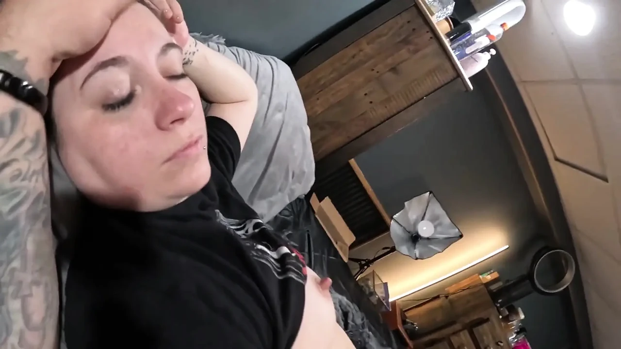 Sharing Bed with PAWG Stepsister