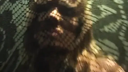 Parlak bir sarışınla erotik solo mastürbasyon klibi