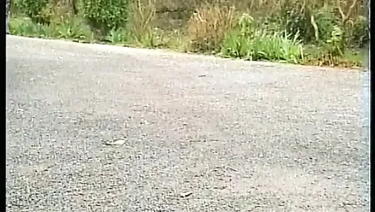 Jalan dengan sepatu hak tinggi