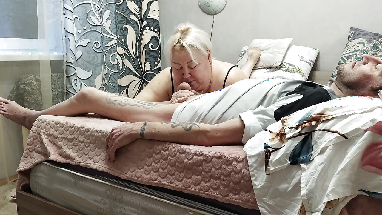 내 입으로 시어머니의 자지 열상 후 사정