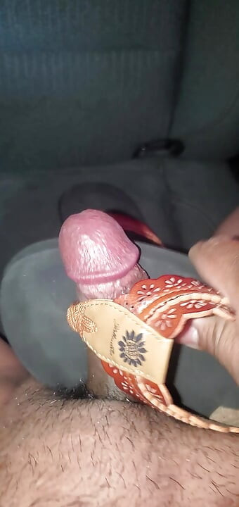 1st time mechanic friend cum in wifes flip-flop found in back of truck