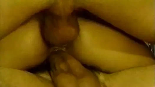 Çifte penetrasyondan hoşlanan minyon orta yaşlı seksi kadın ile klasik seans