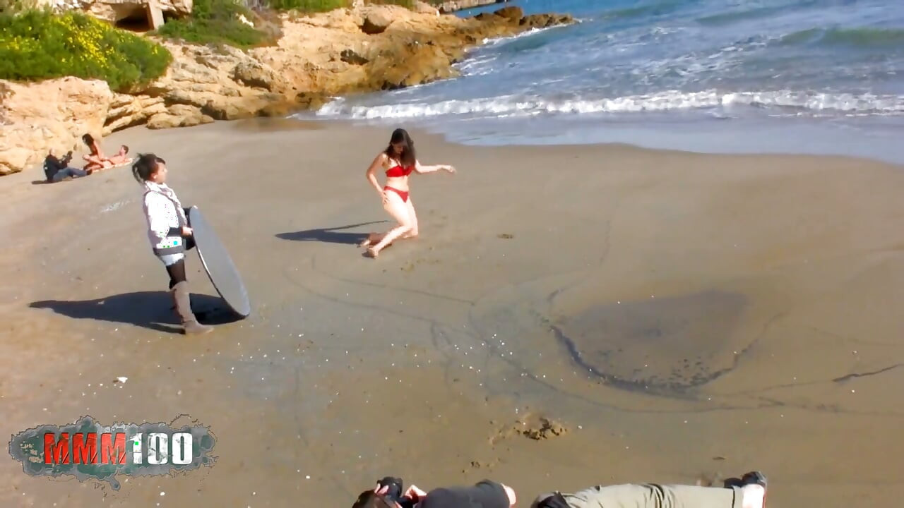 Video seksi: pemotretan jessica bitch di pantai