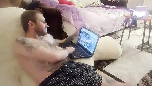 Aku bermain di komputer aku dientot dan disepong