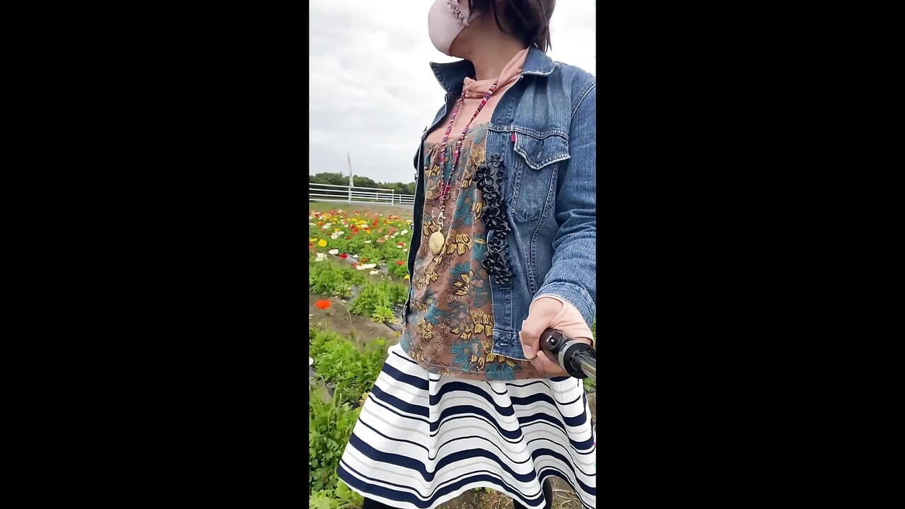 No195 Tucking Exposure in a Flower Garden