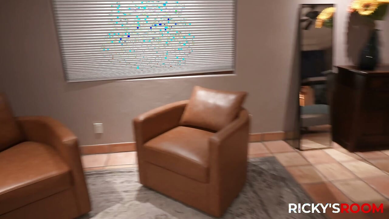 RICKYSROOM - הכוס העסיסית של שאנל הארט סופגת את הזין השחור העבה של ריקי