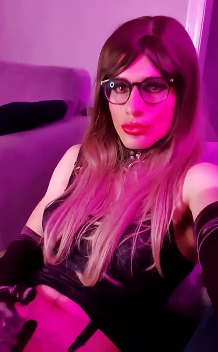 I am so fucking horny right now, I don't wear tights all to often but I just melt whenever I wear them