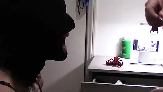 MILF ağız, halka gag ve devasa bir boğaz boşaltısıyla sikişme