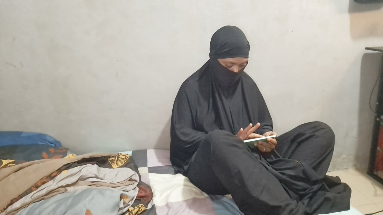 An Asian Muslim Aunt Fucking With A Man In A Hat
