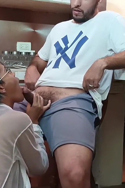 Sper că fratele tău nu află că îmi fuți curul.