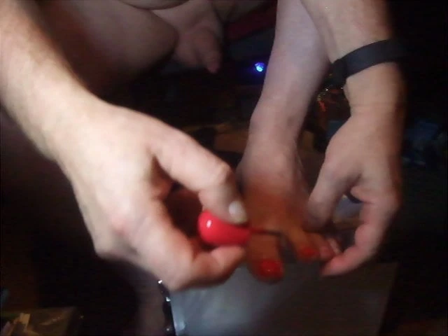 Slave J1306: Red nail polish for the feet 2