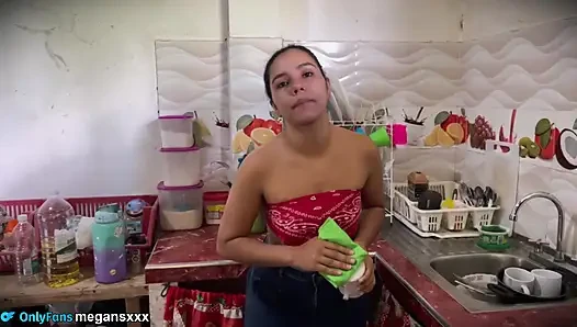 Karyawanku berhenti saat istriku keluar dari toko