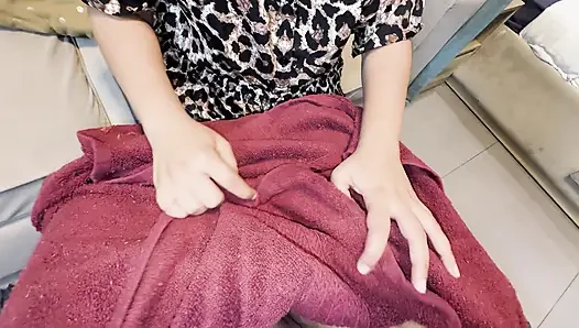 Village se Aayi stepsister ki first time chudai ki big ass