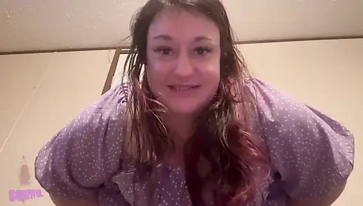 Gefesselt unter mir: mein schwebender arsch lässt furzen, die du nicht entkommen kannst: Vollbusig bella blast