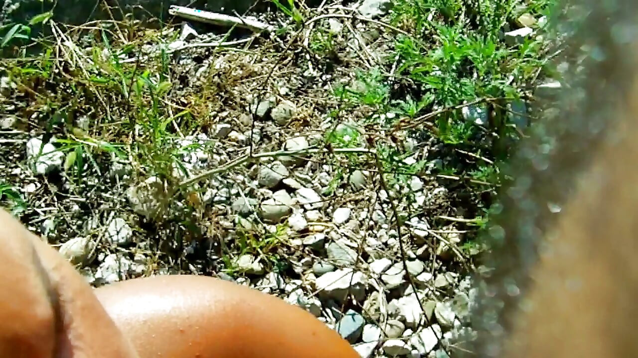 My teen stepdaughter gave me a delicious blowjob while we were walking by the sea