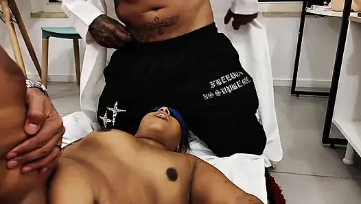 Dua saudara tiri fisioterapis meninju kontol kurcaci