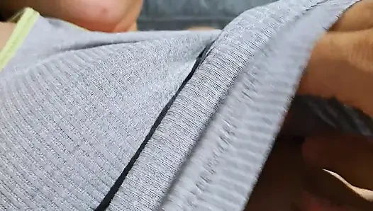 Küçük üvey kızım film izlerken bana gösteriyor
