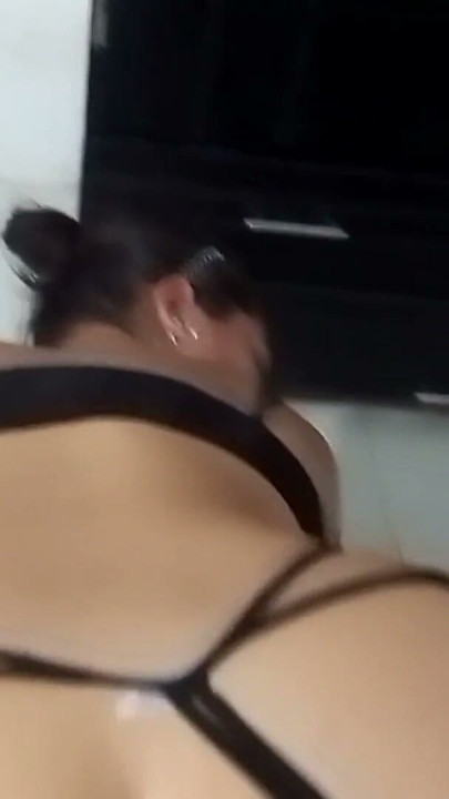 HOT STEPMOM SHAKES ASS WHILE EXERCISING AND ENDS UP SUCKING HER 18-YEAR-OLD STEPSON'S COCK | Clip 2