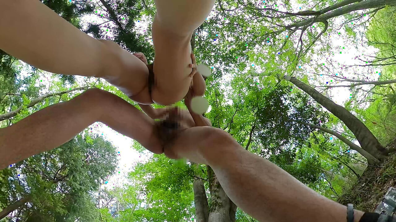 SEX complet gol într-un parc din pădure, în aer liber 07 cuplu japonez