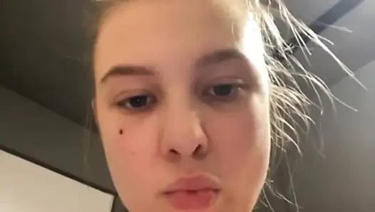 Jucielussie cumming in the gym