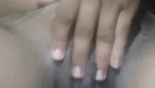 Hintli köylü kadın erkek arkadaşı gassi goody seks videosu için amına mastürbasyon yapıyor