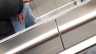 Sega in ascensore