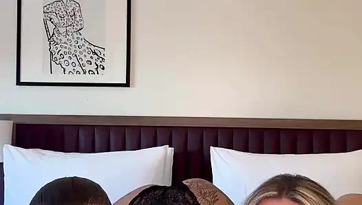 Vollbusige blondinen kayla wild und Kiki daniels wollen, dass du diesen schwanz rausziehst und für sie kommst