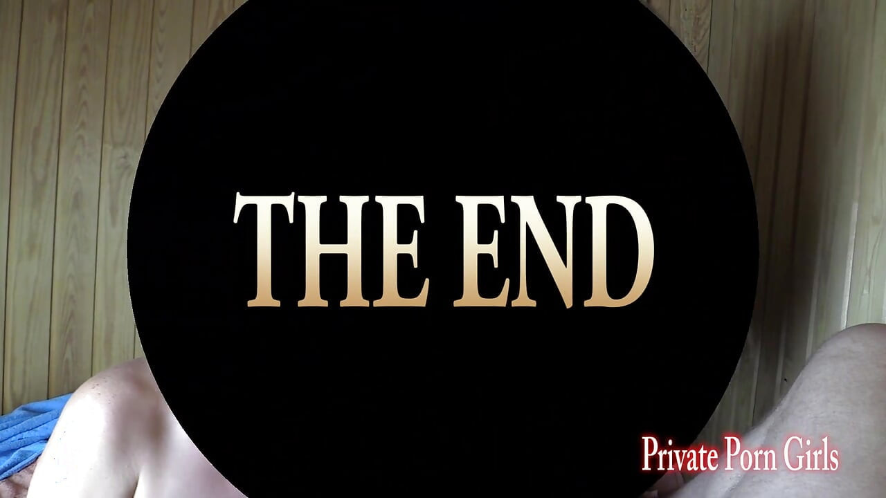 阿曼達和艾拉 - 桑拿房裡射精的雙性戀遊戲