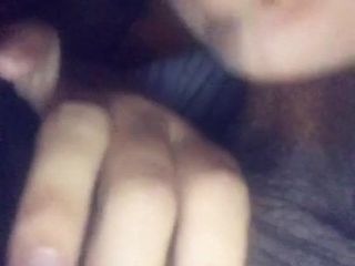 Молодая сексуальная латина Mami сосет большой черный член для Snapchat