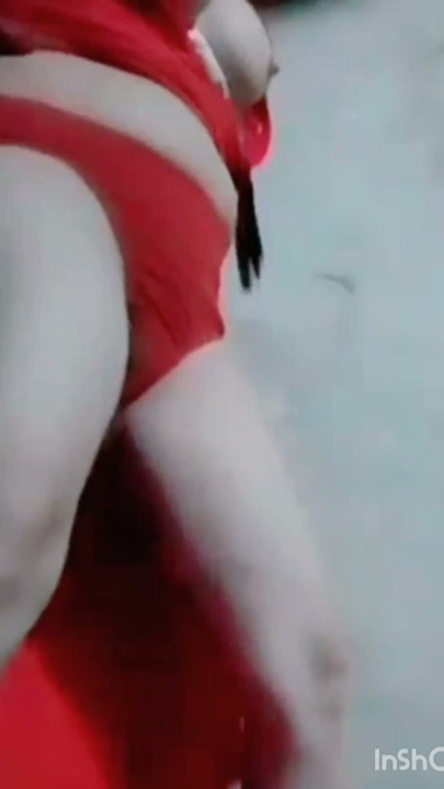 Ateşli genç kız öğrenci ateşli seksi havalı göğüslerini ovuyor | Klip 3