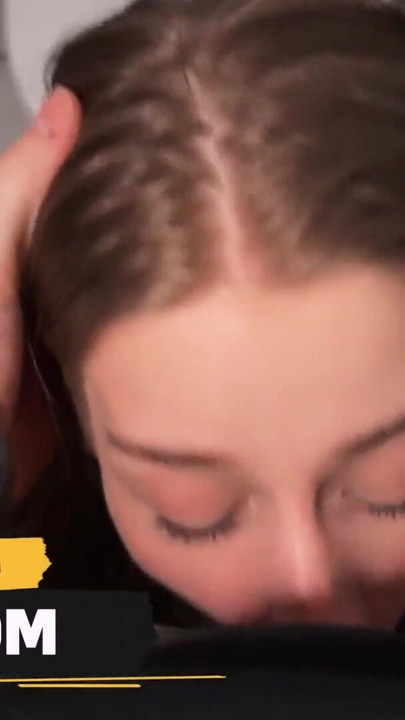 Vip4k. Een jonge nymfomane kan haar natte poesje niet beheersen en springt op de pik van een vreemde | Clip 1