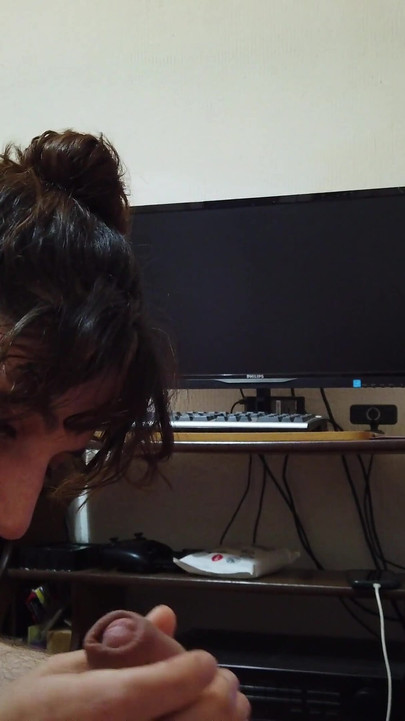 VEDERE LA PERSOANA 1 cu muie joc delicios cu limba în coconul său