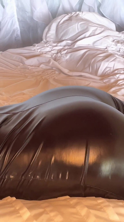Latex Assjob