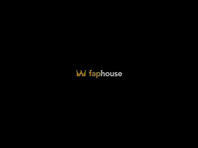İki sevimli kız üçlü sekste sikişiyor