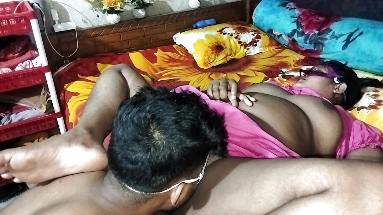 Bangladeshi vhabi pussy eating.