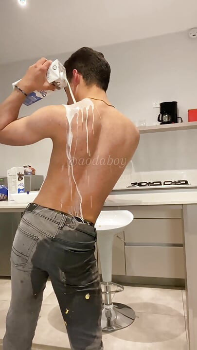 Молоко и сперма в душе