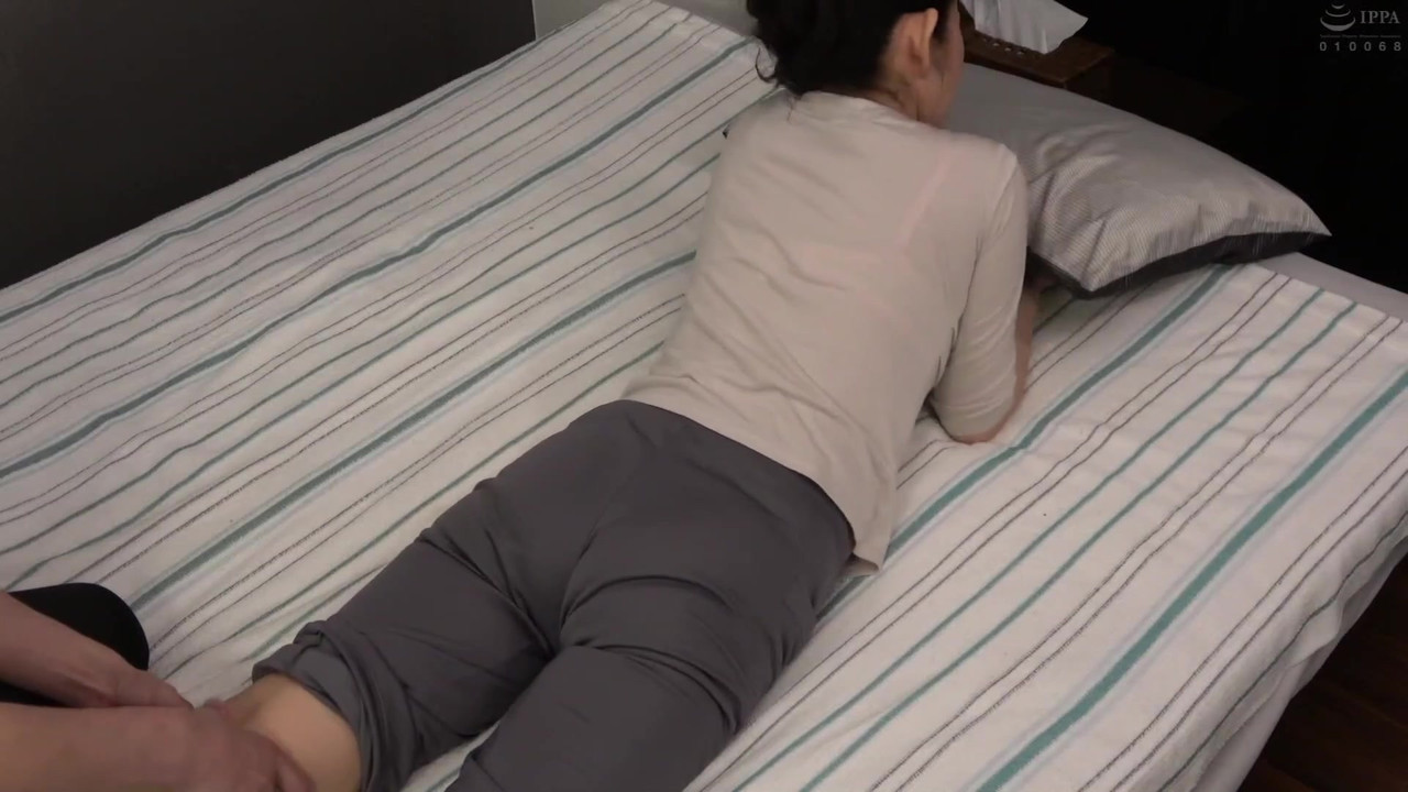 I Pull my Pants Down While Giving her a Massage... - Part.1