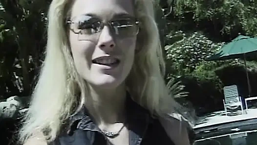 Interracial Sorority Bash: Heiße Pool-Action