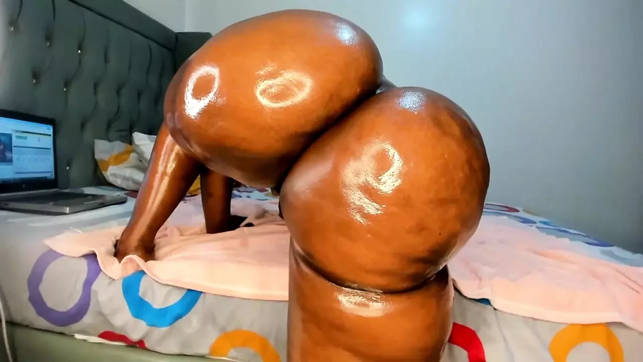 Mông to đầy dầu lắc lư