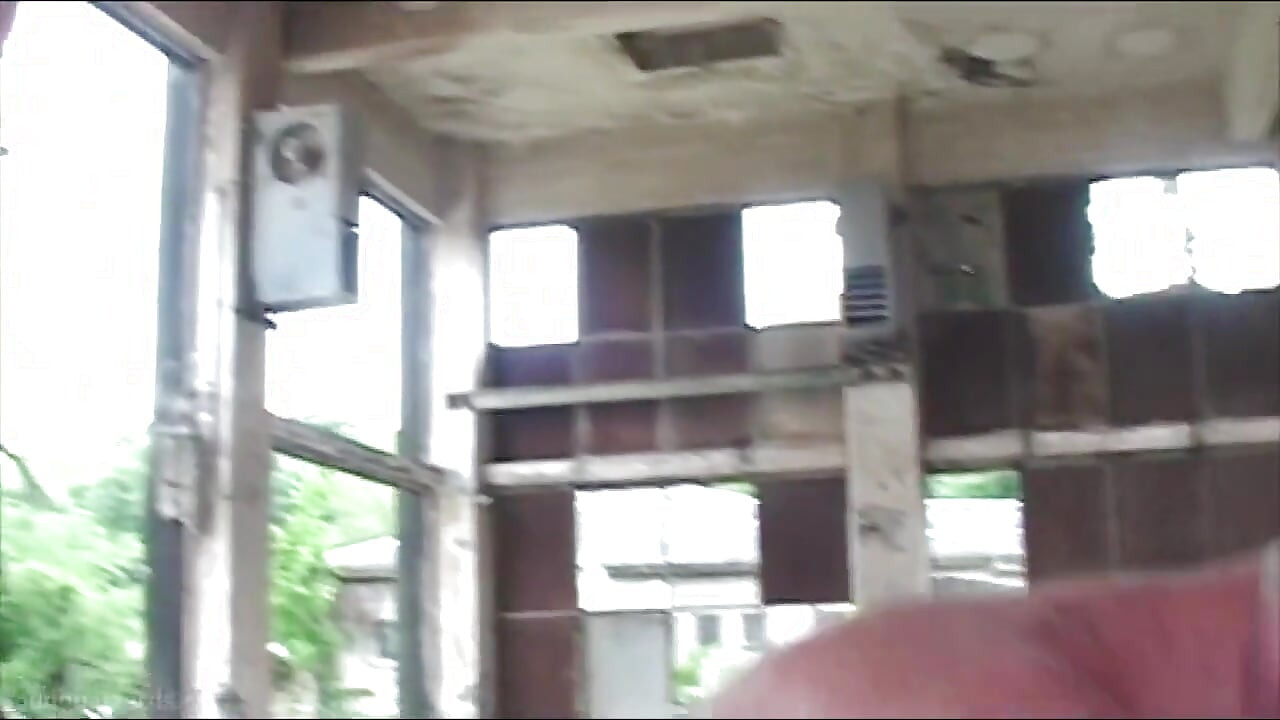 Xxl cậu bé người Pháp nhổ nước bọt