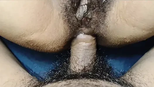 Yeni elbise giyen Hintli evli kadının sert anal seks videosu